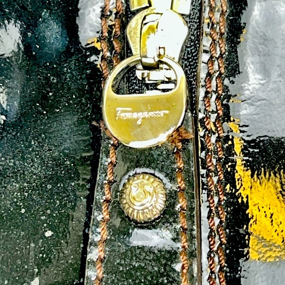 SALVATORE FERRAGAMO TOTE BAG IN BLACK PATENT LEATHER - Picture 8 of 10